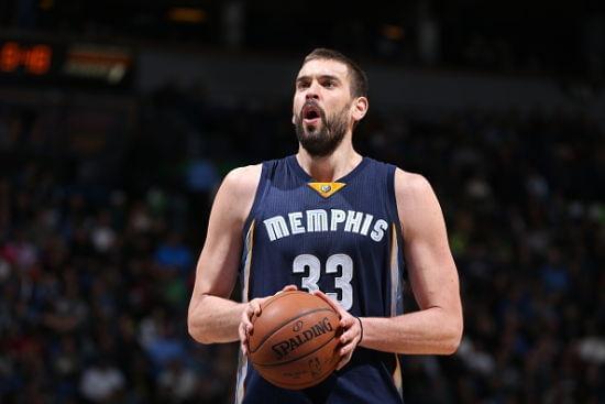 曼联计划打破转会纪录，签下埃利奥特·安德森和马特塔，争夺关键球员。