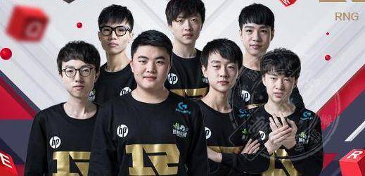 托马斯·弗兰克因指责球迷嘘门将引发争议，面临解雇风险，热刺战绩不佳，球迷矛盾加剧，球队正寻求替补教练。