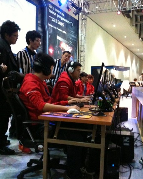 据着举足轻 据着举足轻