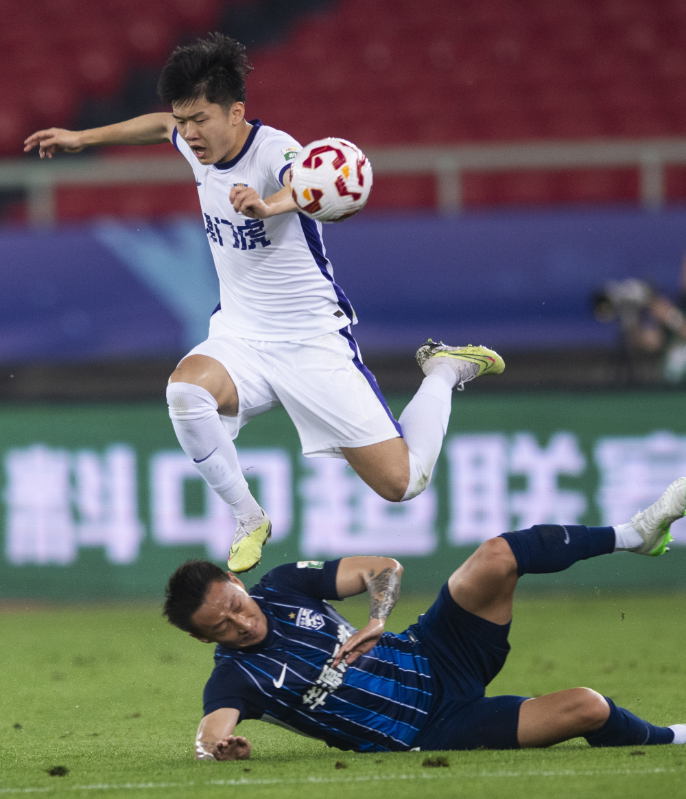 长传直塞穿 长传直塞穿